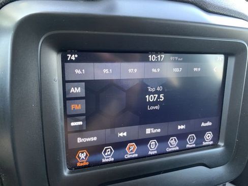 Used 2018 Jeep Renegade Altitude w/ Safety & Security Group AWD/4WD image 23