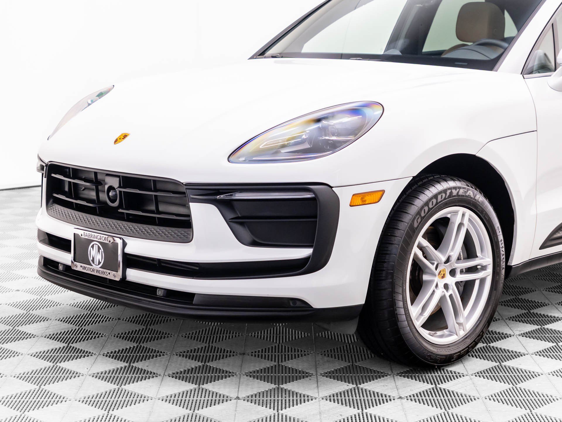 Certified 2023 Porsche Macan AWD/4WD image 33