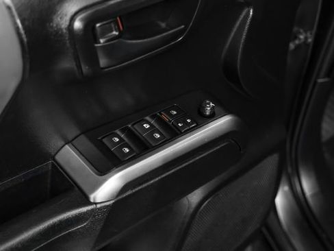 Used 2020 Toyota Tacoma SR5 RWD image 41