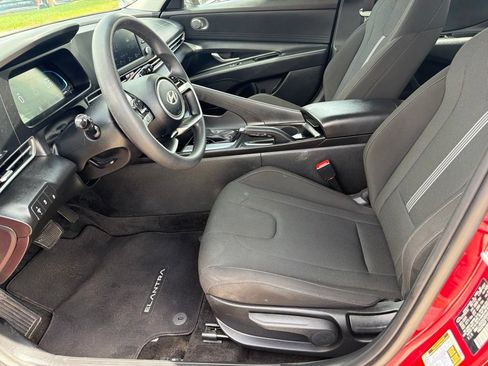 Used 2025 Hyundai Elantra SE FWD image 7