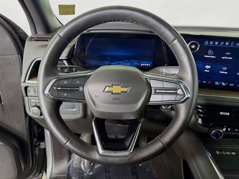 Used 2025 Chevrolet Suburban High Country AWD/4WD image 13