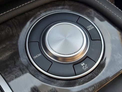 Used 2022 Nissan Armada Platinum image 25