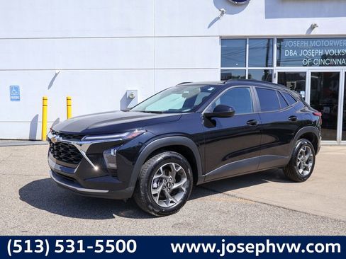 Used 2024 Chevrolet Trax LT FWD image 1
