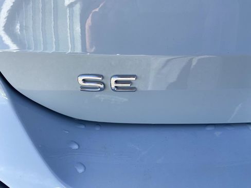 Used 2025 Volkswagen Taos SE image 13