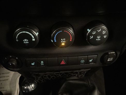 Used 2015 Jeep Wrangler Sahara w/ Dual Top Group AWD/4WD image 10