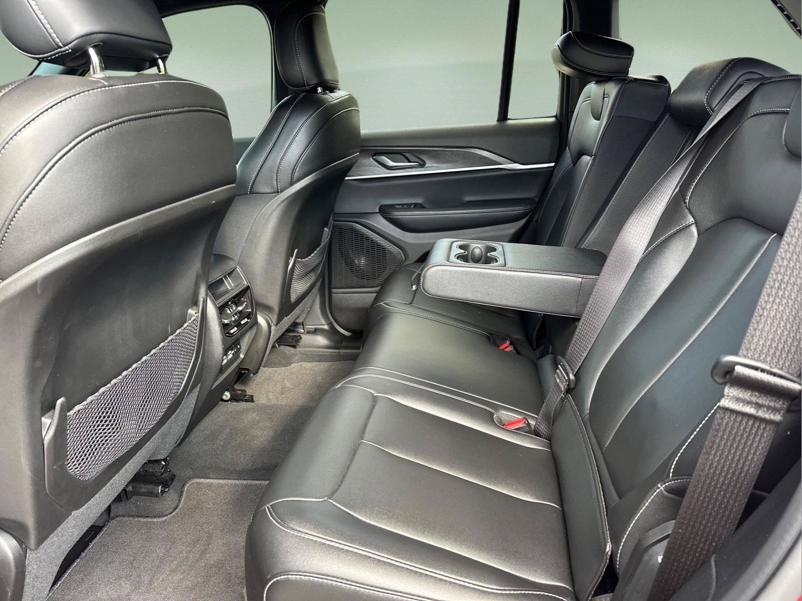 Used 2024 Jeep Grand Cherokee Limited AWD/4WD image 18