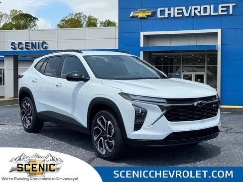 Used 2025 Chevrolet Trax RS w/ Driver Confidence Package FWD image 1