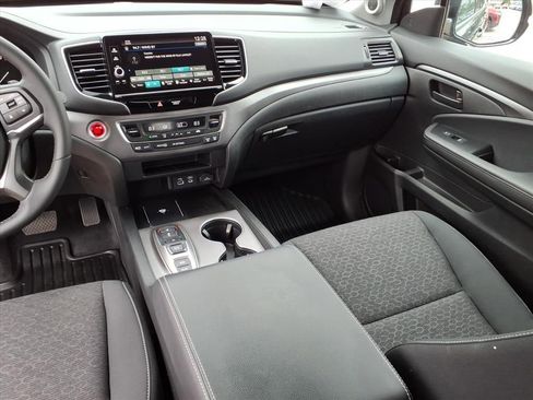 Used 2025 Honda Ridgeline Sport image 16