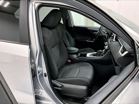 Used 2025 Toyota RAV4 XLE FWD image 9