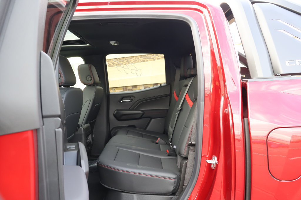 New 2026 Chevrolet Colorado Z71 w/ Midnight Edition AWD/4WD image 40