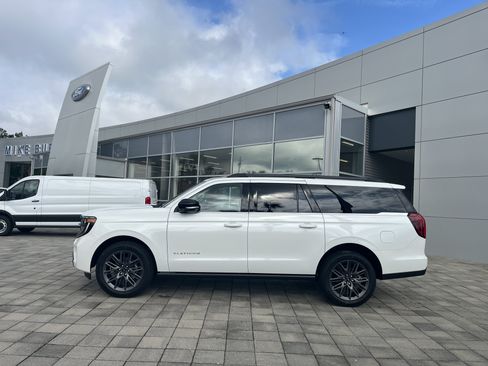 New 2027 Ford Expedition Max Platinum w/ Driver's Package RWD image 3