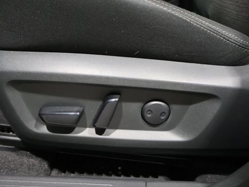 Used 2023 Nissan Rogue SV image 12