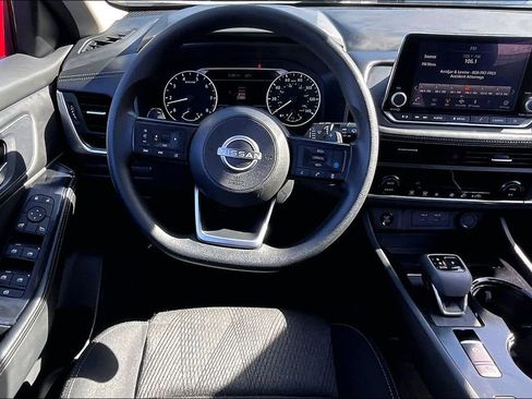 Used 2024 Nissan Rogue SV image 8