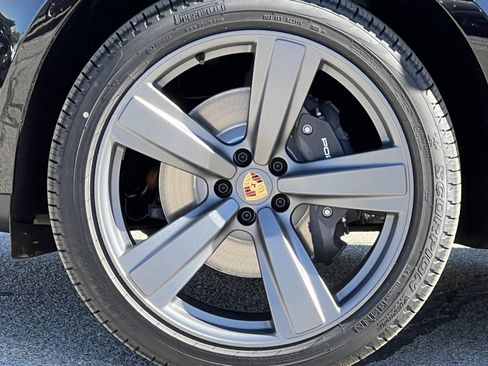 New 2026 Porsche Macan image 13