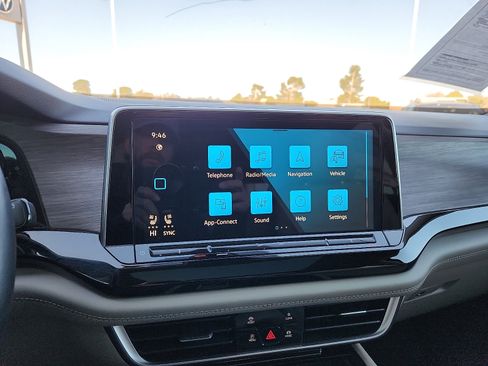 Used 2024 Volkswagen Atlas SEL Premium R-Line image 19