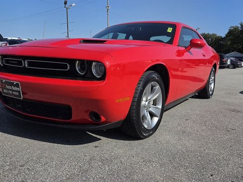 Used 2022 Dodge Challenger SXT RWD image 1