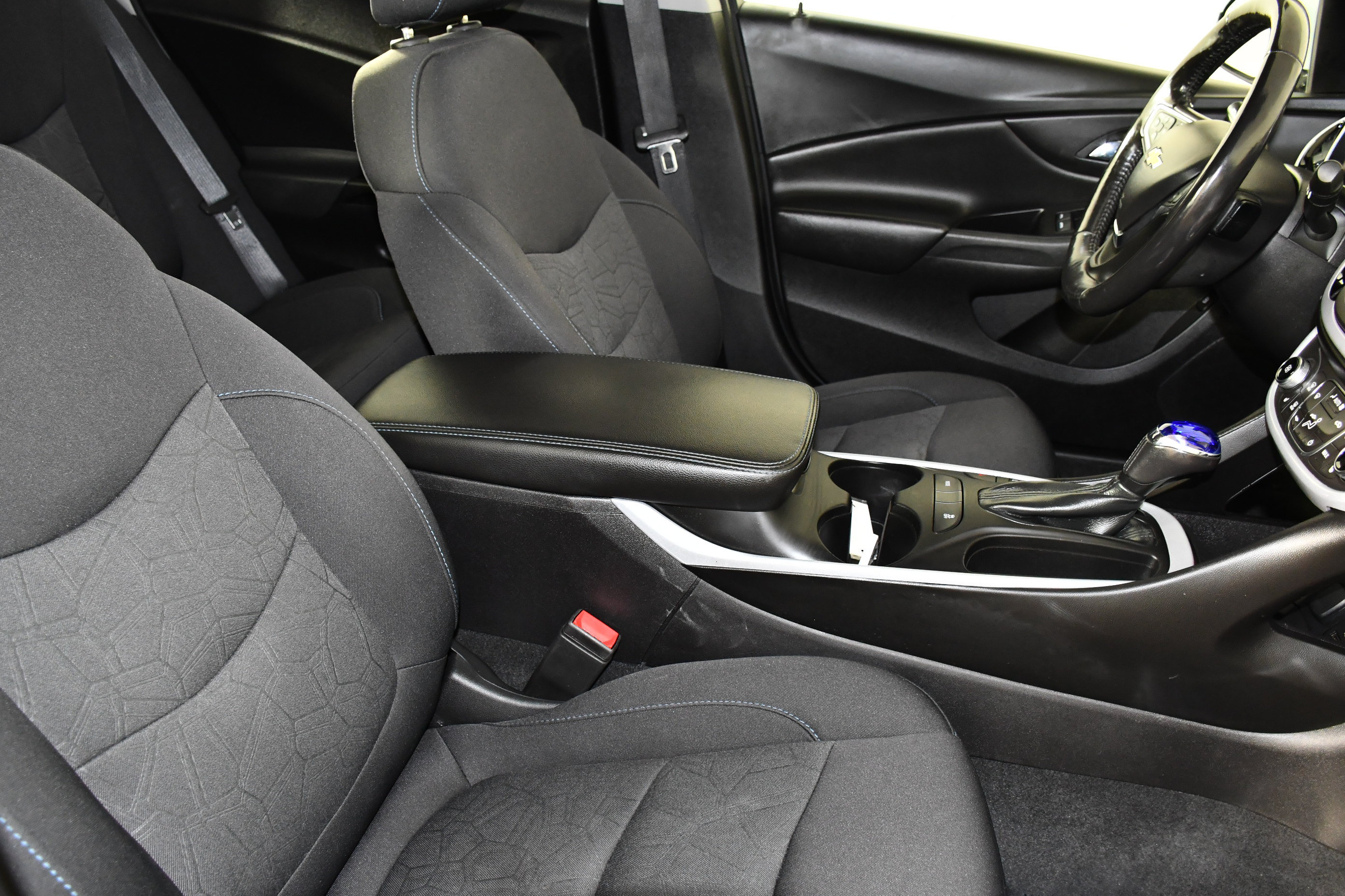 Used 2018 Chevrolet Volt LT w/ Comfort Package FWD image 39