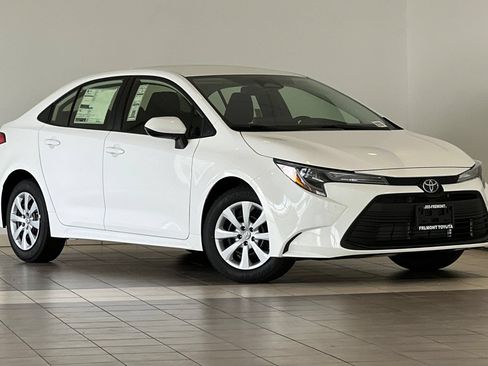 Used 2026 Toyota Corolla LE FWD image 2