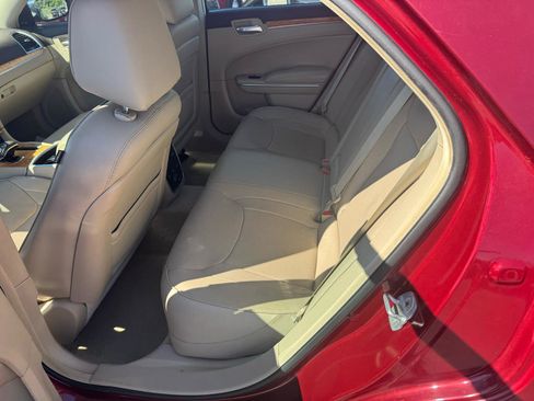 Used 2014 Chrysler 300 C image 11