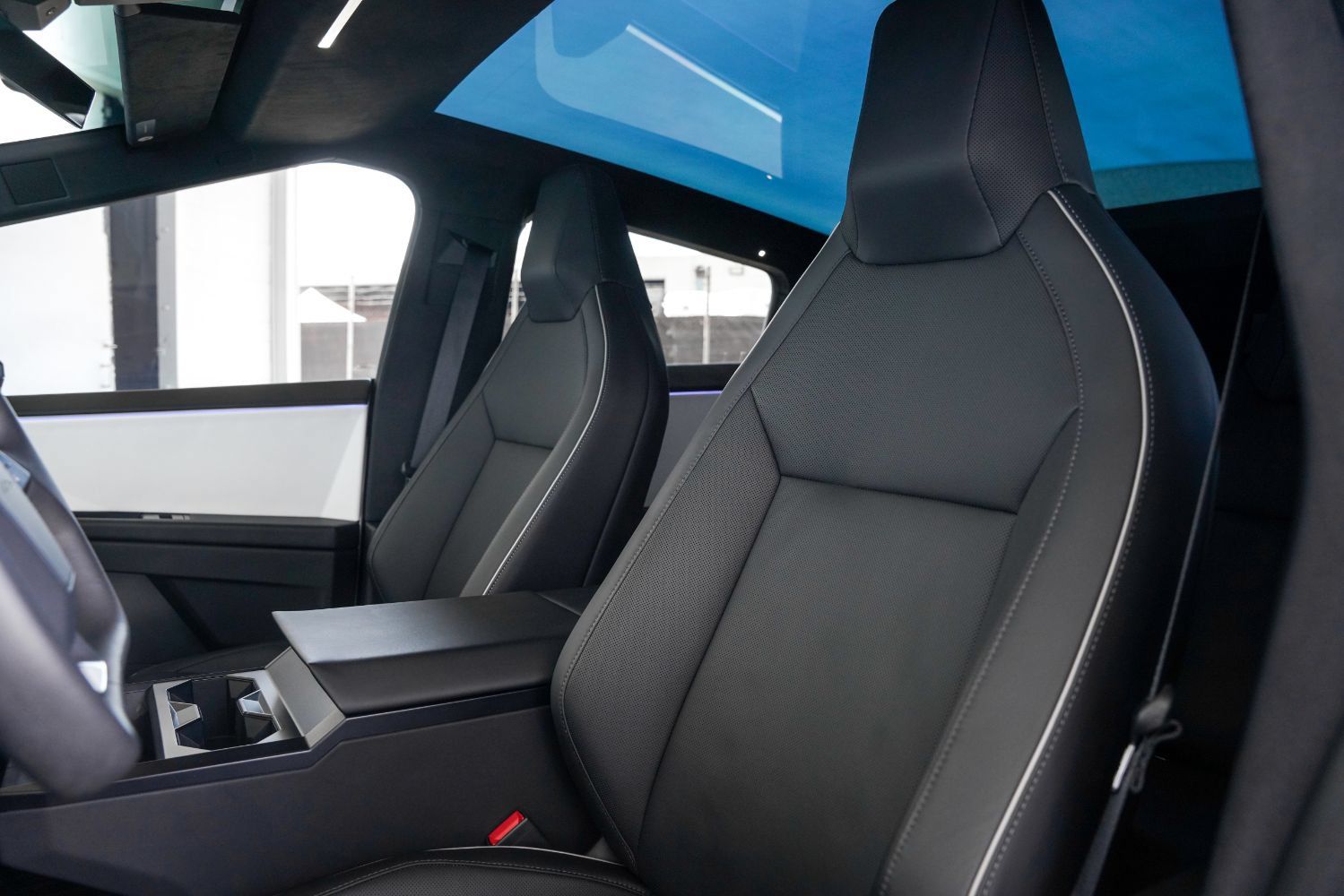Used 2024 Tesla Cybertruck Cyberbeast AWD/4WD image 45