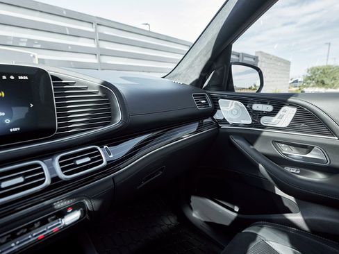 Used 2024 Mercedes-Benz GLS 63 AMG 4MATIC image 83