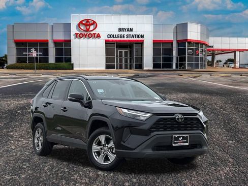 Used 2024 Toyota RAV4 XLE image 1