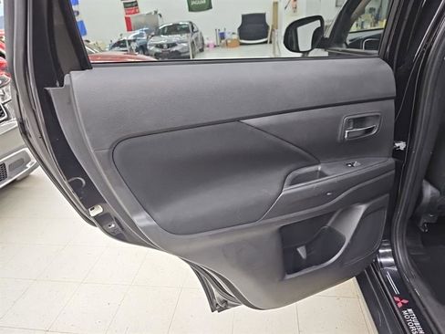 Used 2018 Mitsubishi Outlander SE image 13
