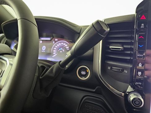 New 2026 RAM 2500 Laramie AWD/4WD image 32