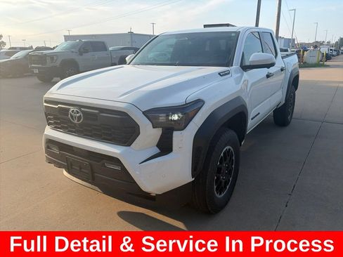 Used 2025 Toyota Tacoma TRD Off-Road w/ TRD Off Road Premium Package AWD/4WD image 3