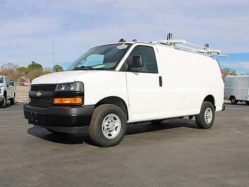 Used 2024 Chevrolet Express 2500 WT 135WB CARGO VAN w/ Driver Convenience Package image 3