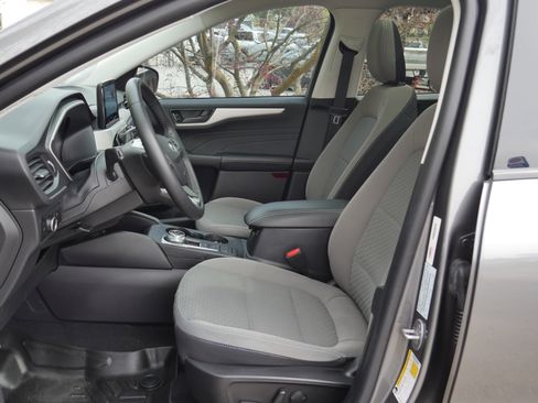 Certified 2022 Ford Escape SE w/ SE Sport Appearance Package image 3