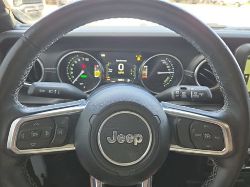 Used 2023 Jeep Wrangler Unlimited Sahara w/ Cold Weather Group AWD/4WD image 24