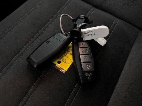 Used 2023 Mitsubishi Outlander SE image 35