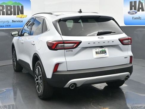 New 2025 Ford Escape SE image 4