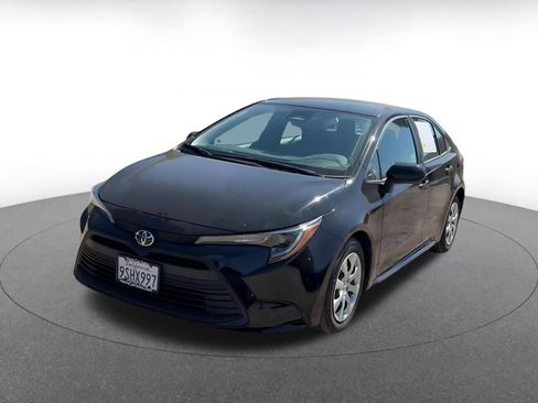 Used 2025 Toyota Corolla LE image 7