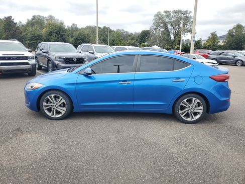 Used 2017 Hyundai Elantra Limited w/ Limited Tech Package 04 image 10