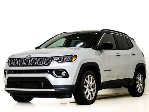 Used 2025 Jeep Compass Limited AWD/4WD image 3