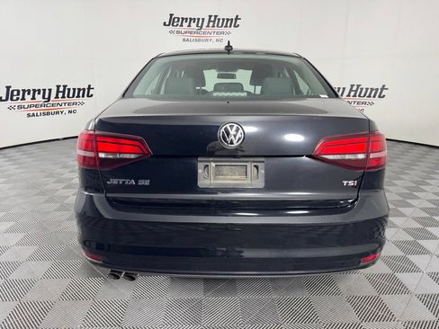 Used 2017 Volkswagen Jetta SE FWD image 6
