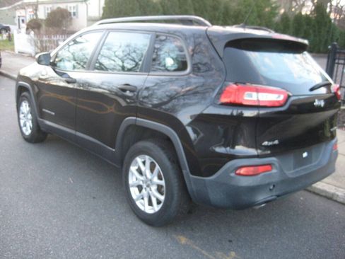 Used 2016 Jeep Cherokee Sport AWD/4WD image 3