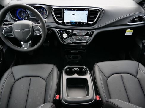 New 2026 Chrysler Pacifica Select image 14