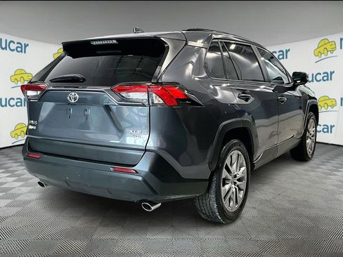 Used 2022 Toyota RAV4 XLE Premium image 8