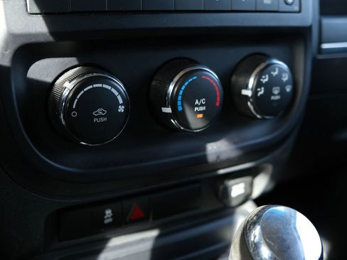 Used 2016 Jeep Patriot Sport w/ Power Value Group image 28