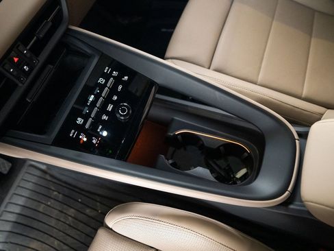 Used 2025 Porsche Macan Electric image 25