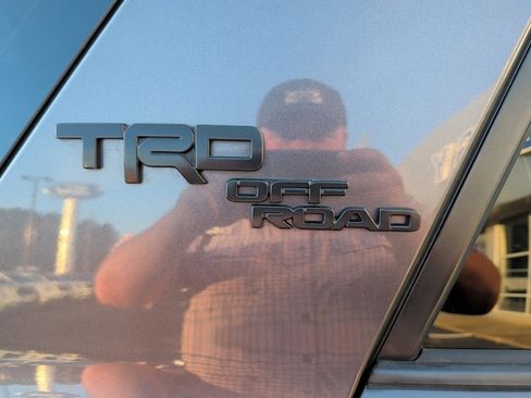 Used 2018 Toyota 4Runner TRD Off-Road Premium image 9