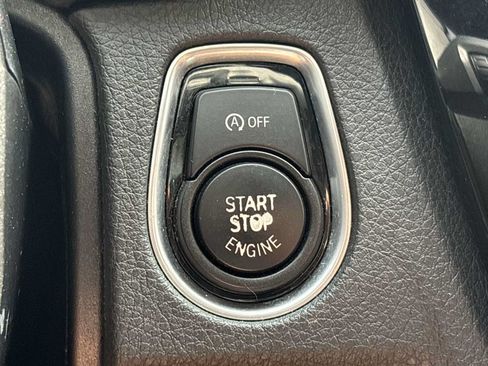 Used 2018 BMW 330i xDrive Sedan w/ Convenience Package AWD/4WD image 17