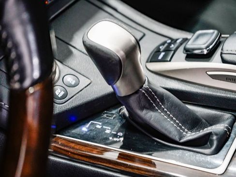 Used 2017 Lexus ES 300h w/ Luxury Package image 21