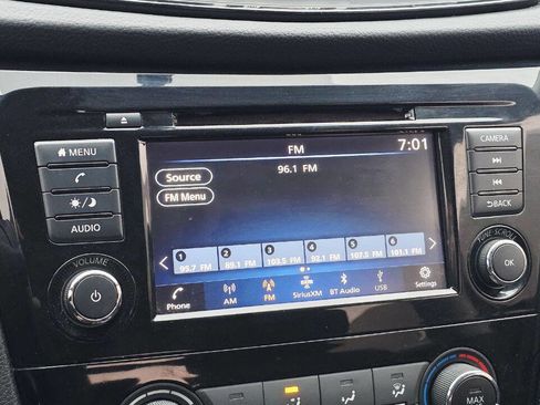 Used 2018 Nissan Rogue SV image 16