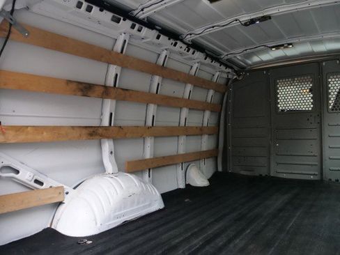 Used 2017 GMC Savana 2500 image 19