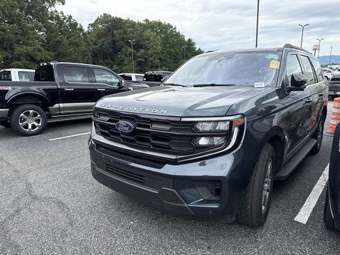 Used 2025 Ford Expedition Active AWD/4WD image 8