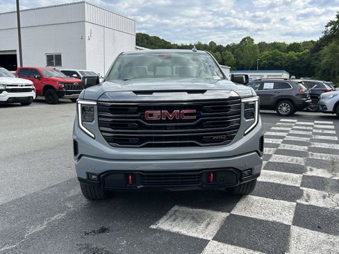 Used 2024 GMC Sierra 1500 AT4 w/ AT4 Premium Package AWD/4WD image 8